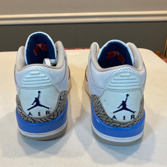 Nike Air Jordan 3 Retro "UNC (2020)" - Picture 5 of 7